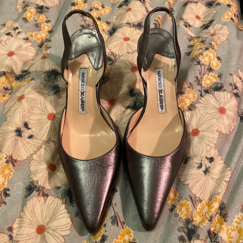 Manolo Blahnik Slingback Heels in Platinum